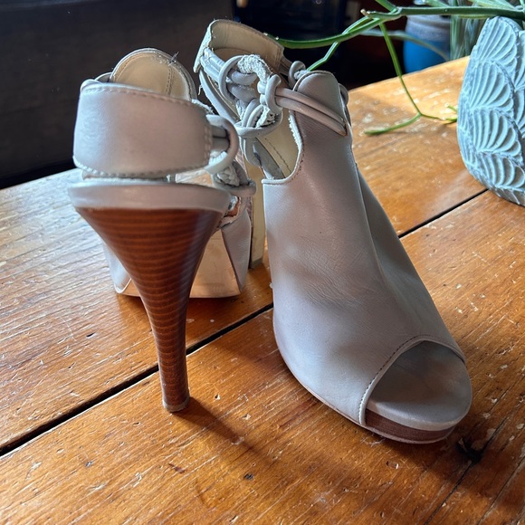 Calvin Klein pumps - Picture 2 of 4